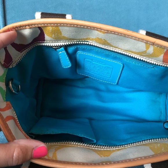 Vintage Coach bag with charm - Picture 4 of 5